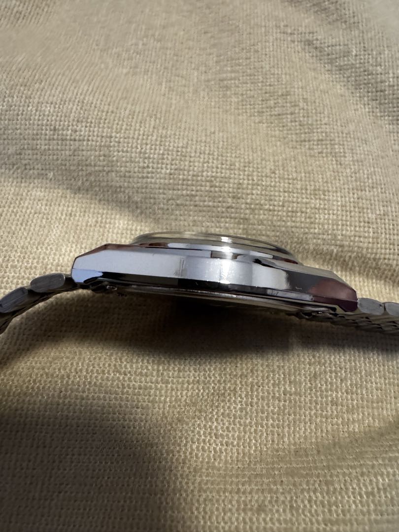 Citizen Q&Q H980-205 Analog Solar Men