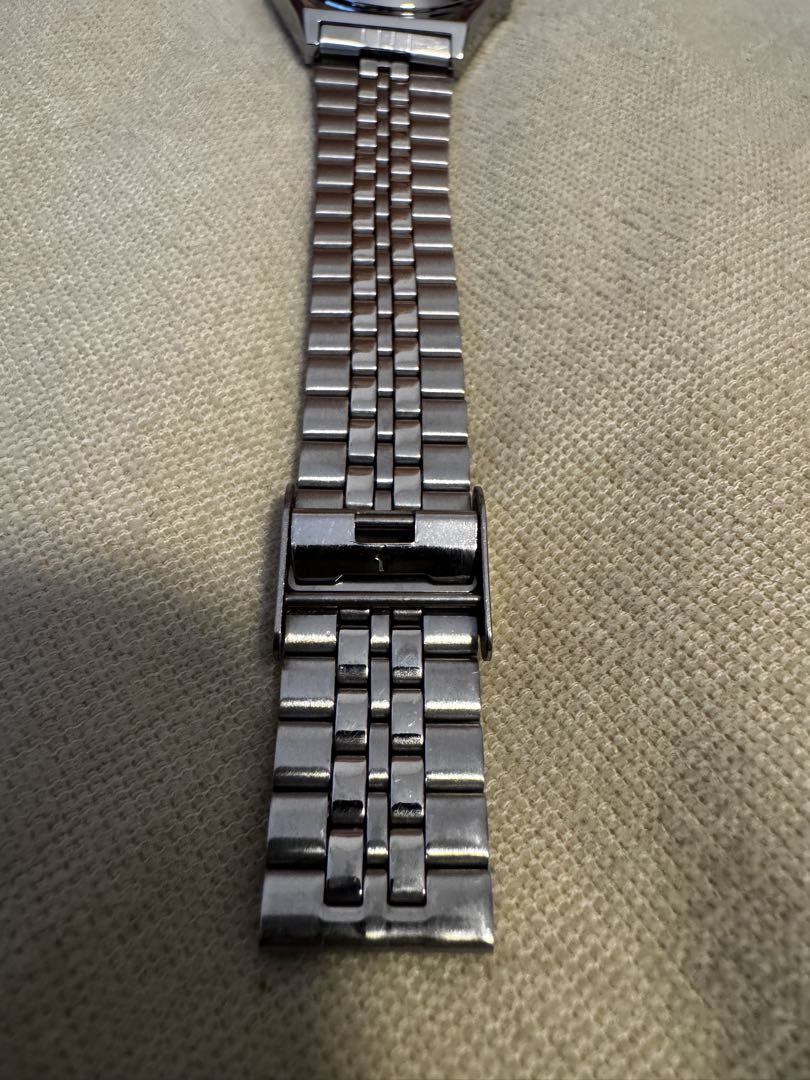 Citizen Q&Q H980-205 Analog Solar Men