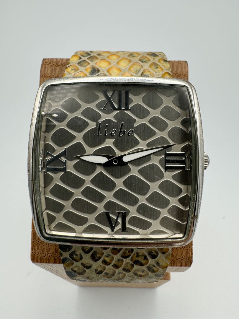 Liebe Analog Quartz Women Watch