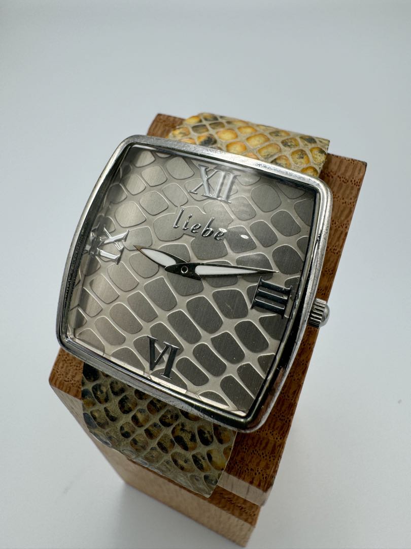 Liebe Analog Quartz Women Watch