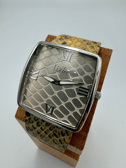 Liebe Analog Quartz Women Watch