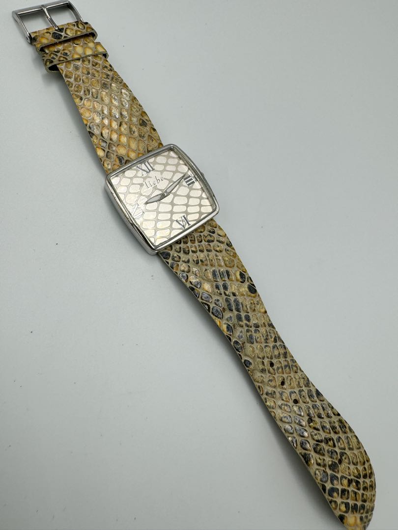 Liebe Analog Quartz Women Watch