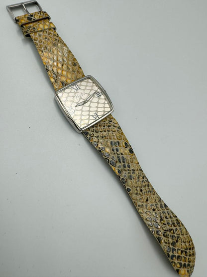 Liebe Analog Quartz Women Watch