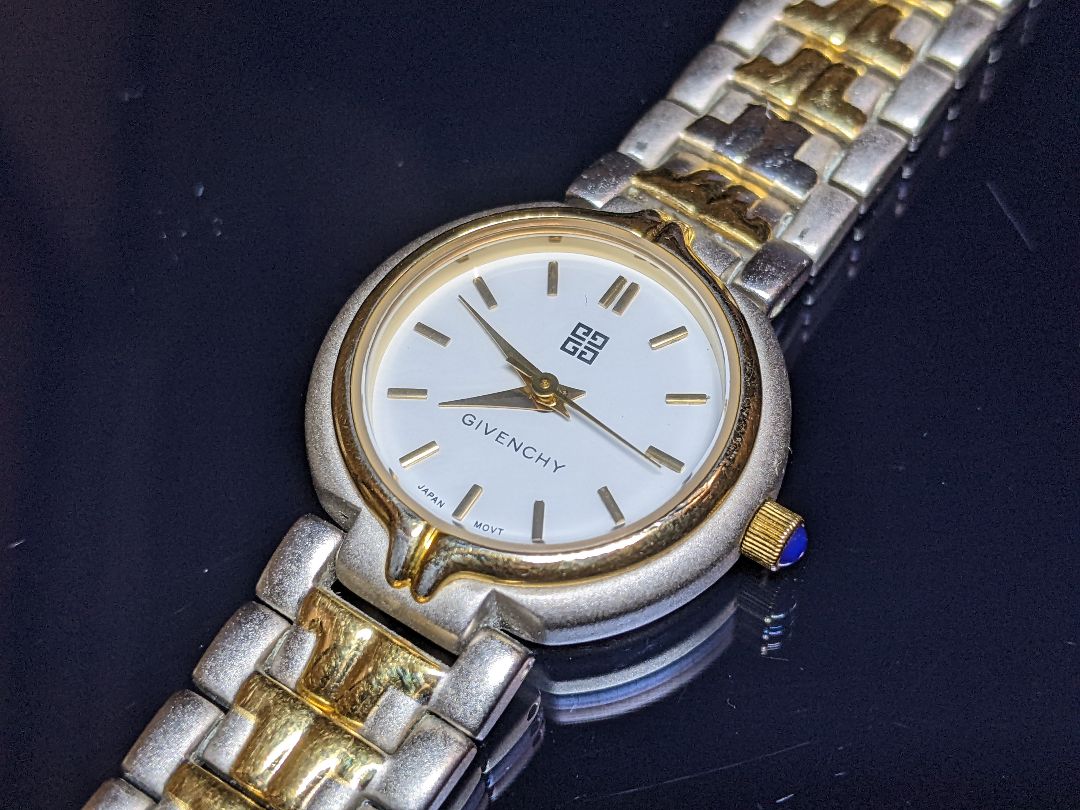 Givenchy Analog Quartz Women