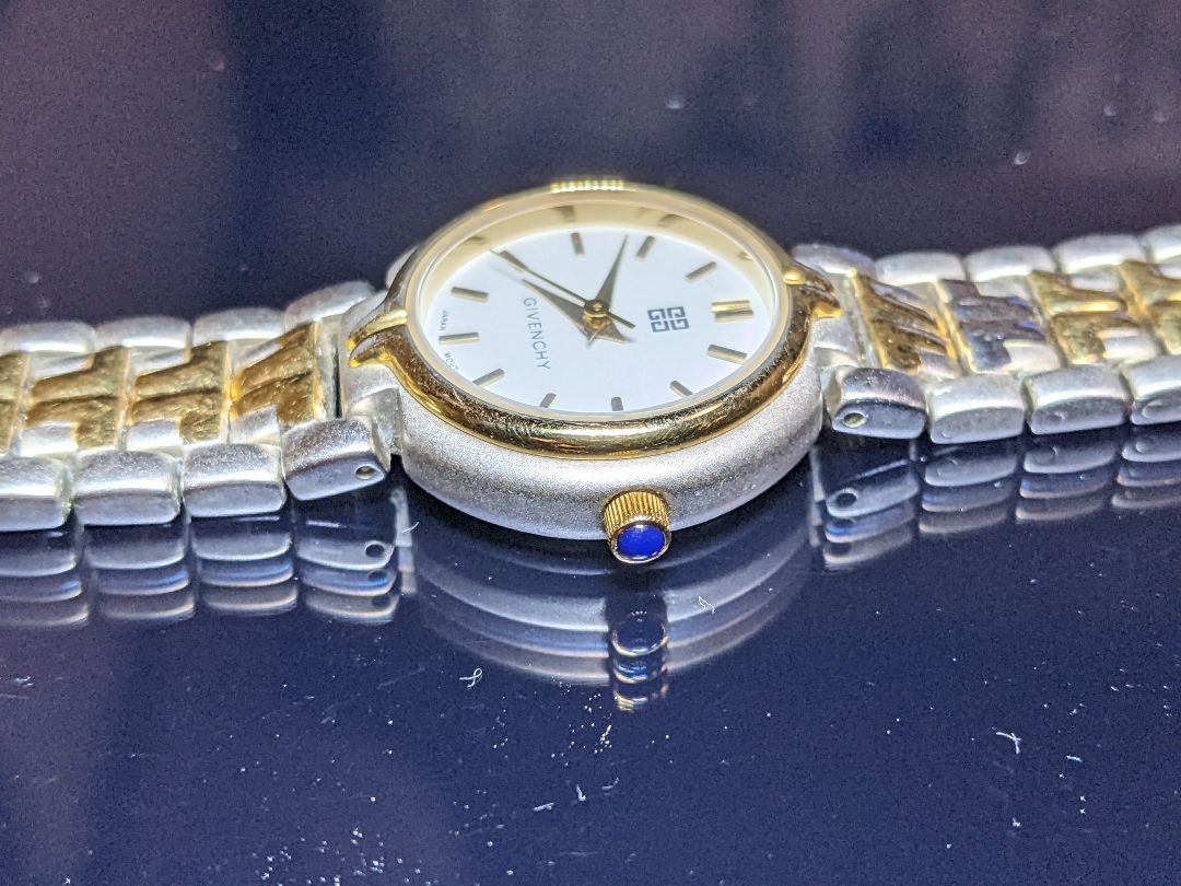 Givenchy Analog Quartz Women