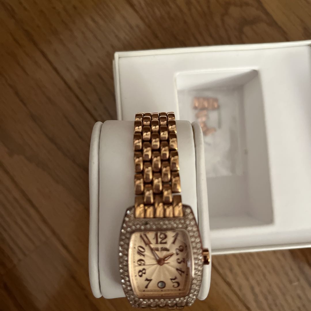 Analog Quartz Women