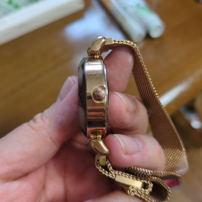 Analog Quartz Women
