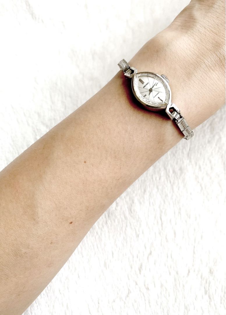 Seiko 12-MINUTE Analog Mechanical (Manual) Women