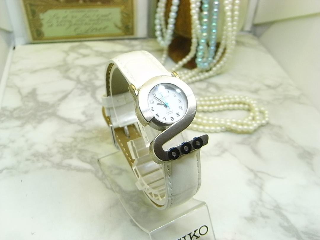 Pierre Lannier Special Analog Quartz Women Série Spéciale Anno 2000 Watch