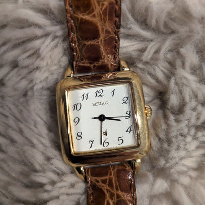 Analog Quartz Women