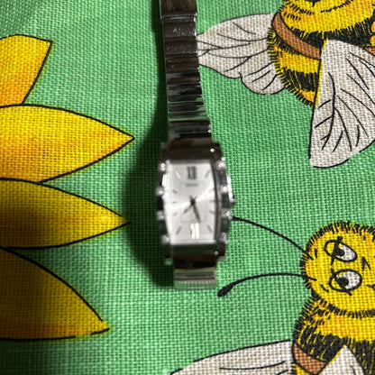 Seiko lk/lukia Analog Quartz Women