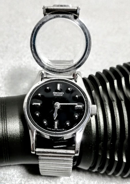Seiko 2A27-0011 Analog Quartz Women