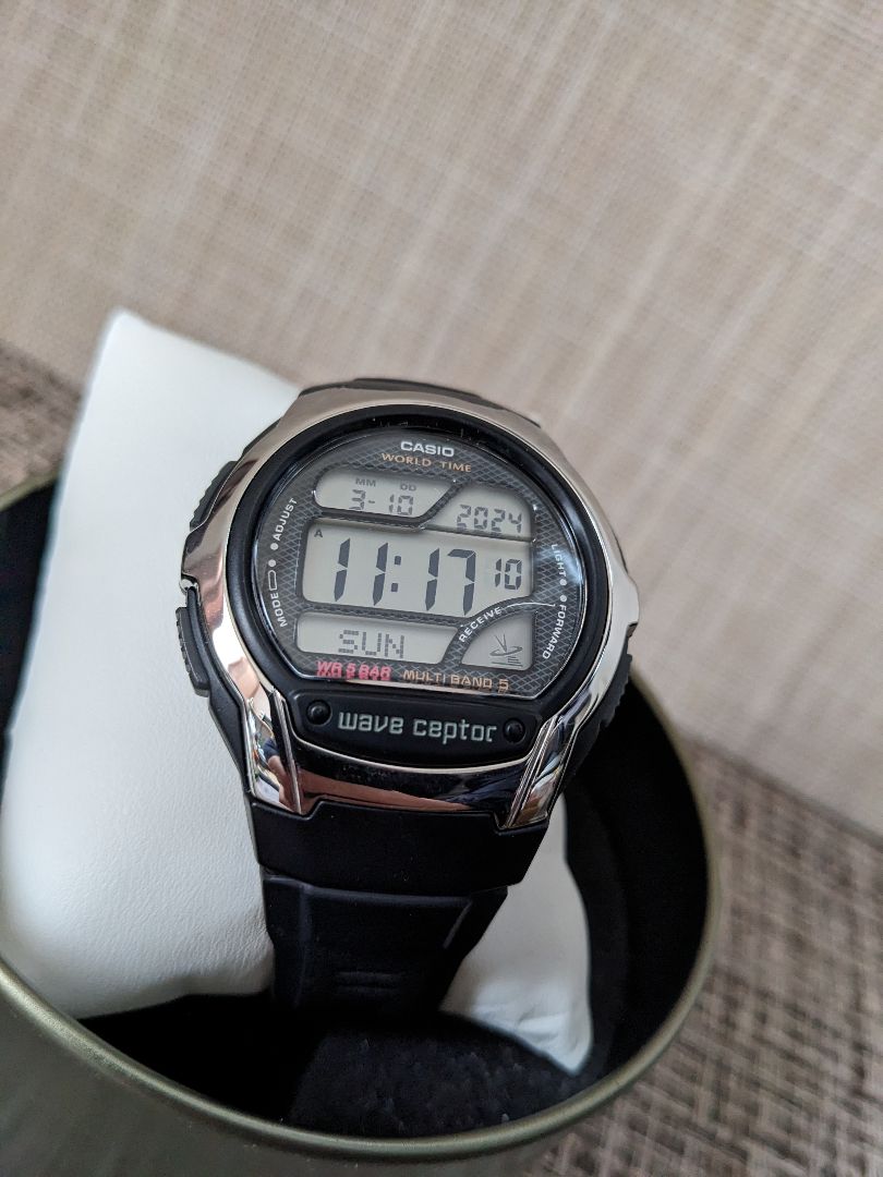 Casio Wave Ceptor AWG-M100BW Digital Quartz Men