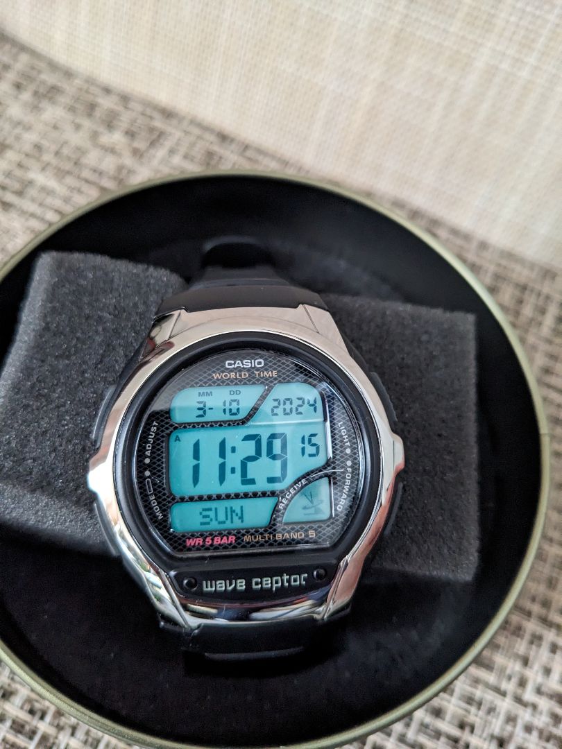 Casio Wave Ceptor AWG-M100BW Digital Quartz Men