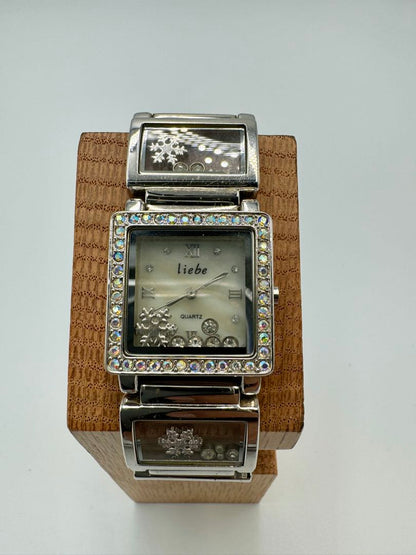 Liebe Analog Quartz Women Watch Snow