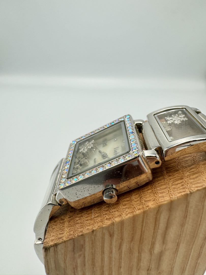 Liebe Analog Quartz Women Watch Snow