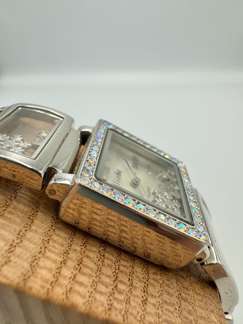 Liebe Analog Quartz Women Watch Snow