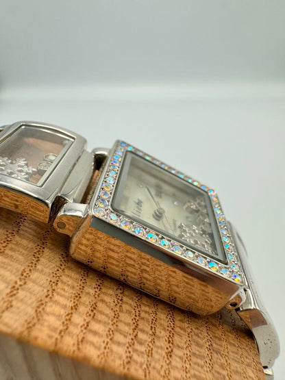 Liebe Analog Quartz Women Watch Snow