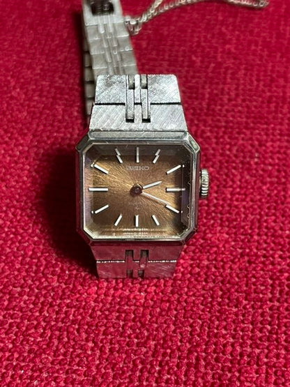 Seiko 17-3330 Analog Mechanical (Manual) Women