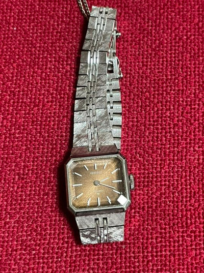Seiko 17-3330 Analog Mechanical (Manual) Women