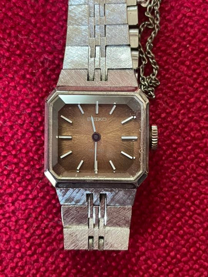 Seiko 17-3330 Analog Mechanical (Manual) Women