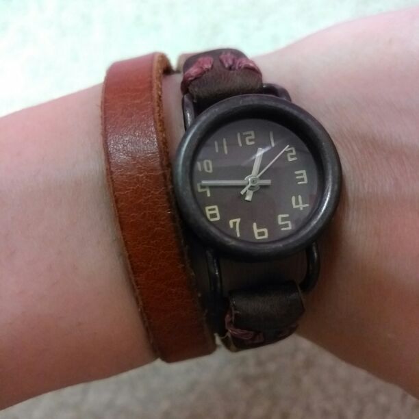 HKC Analog Quartz Women