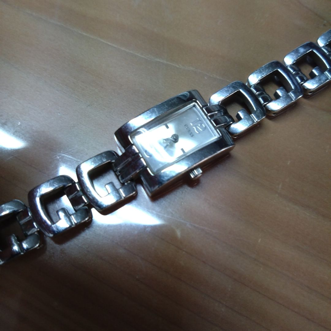 GUESS Analog Quartz Women
