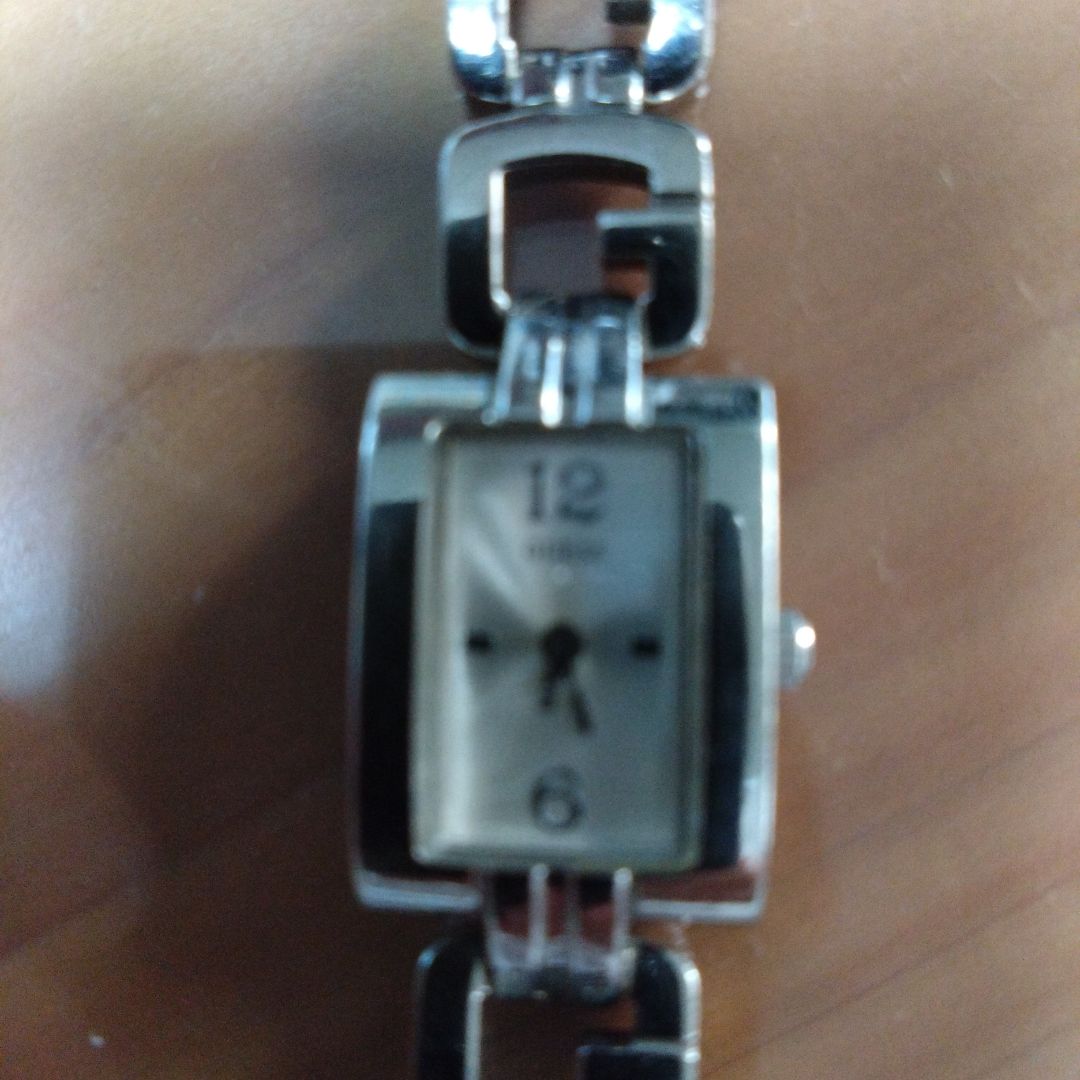 GUESS Analog Quartz Women
