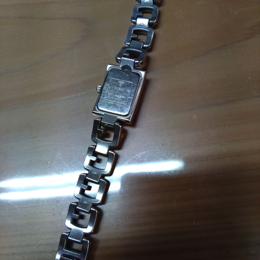 GUESS Analog Quartz Women