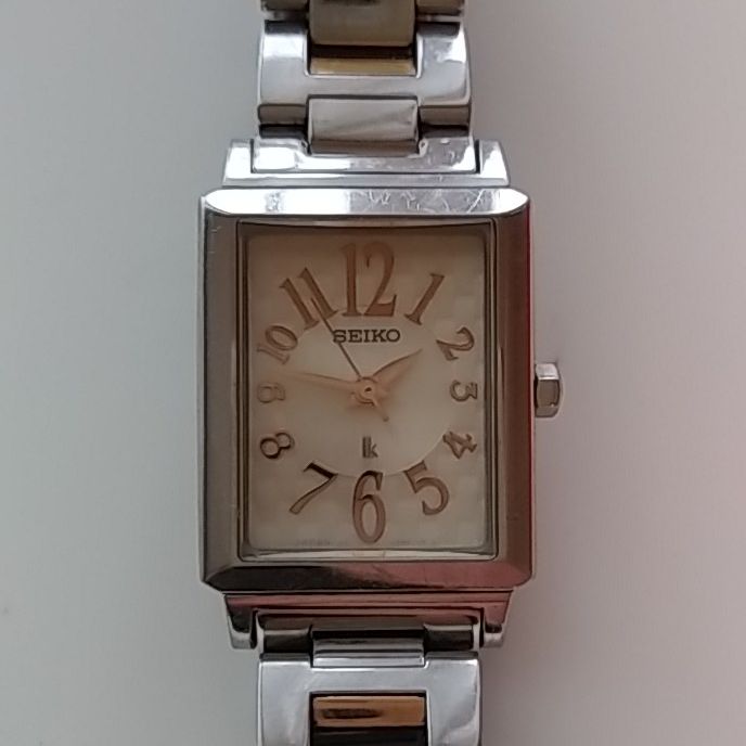 Seiko lk/lukia Analog Quartz Women