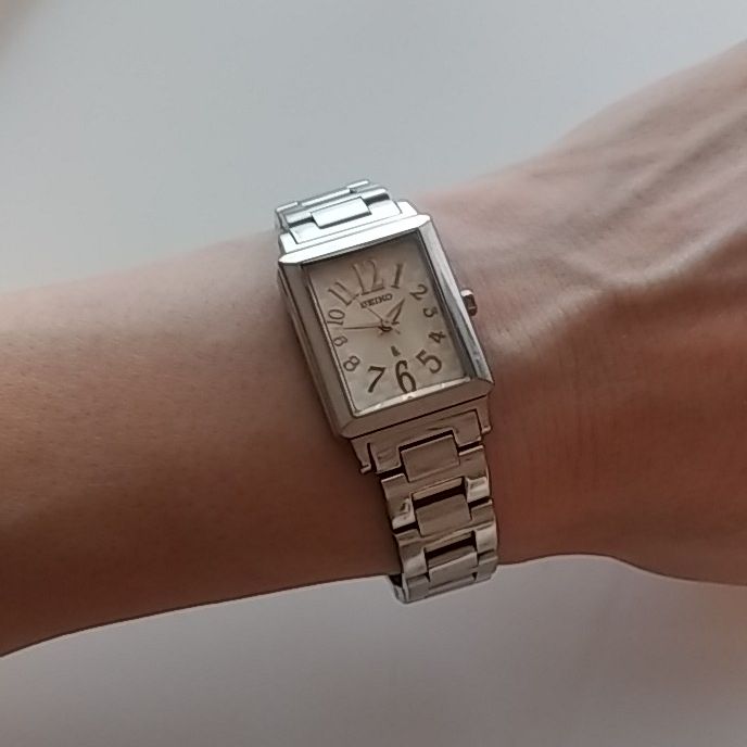 Seiko lk/lukia Analog Quartz Women