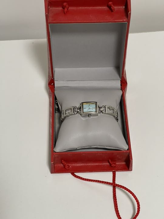 Guess Analog Quartz Women