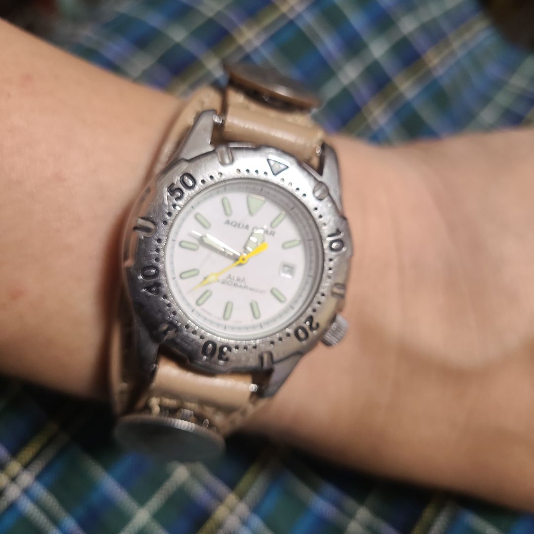 Seiko Alba Aqua Gear Analog Quartz Women