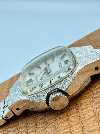Citizen Vintage 4-681371 S Analog Mechanical (Manual) Women 6800 21 Jewels Wgp Manual Ladies Watch