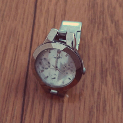 Seiko lk/lukia Analog Quartz Women