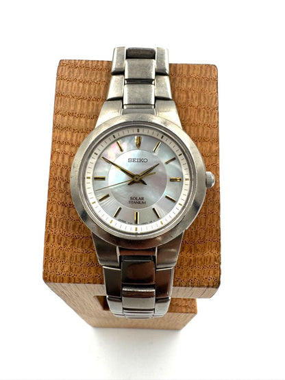 Seiko Selection V181-0AA0 Analog Quartz Women Solar Titanium Vintage Mother Of Pearl Junk Women'S Watch Japan