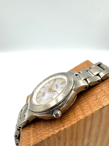 Seiko Selection V181-0AA0 Analog Quartz Women Solar Titanium Vintage Mother Of Pearl Junk Women'S Watch Japan