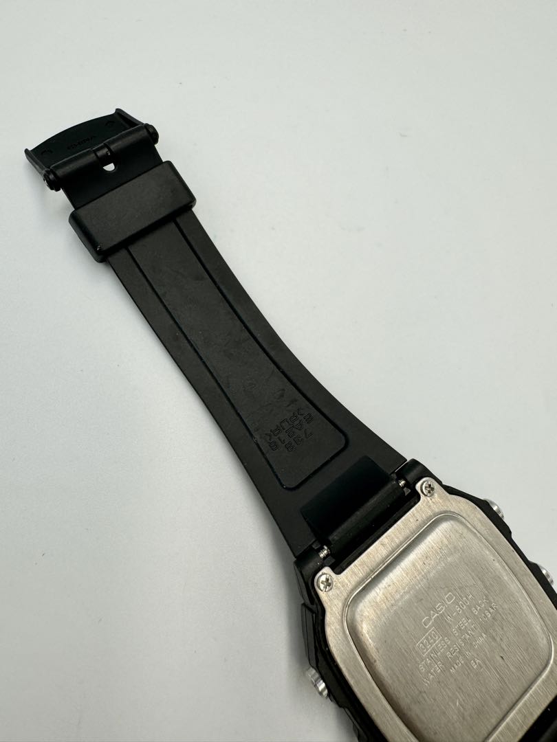 Casio W-800H 3224 Digital Quartz Unisex Adults Illuminator Wristwatch 100M Water Resistant