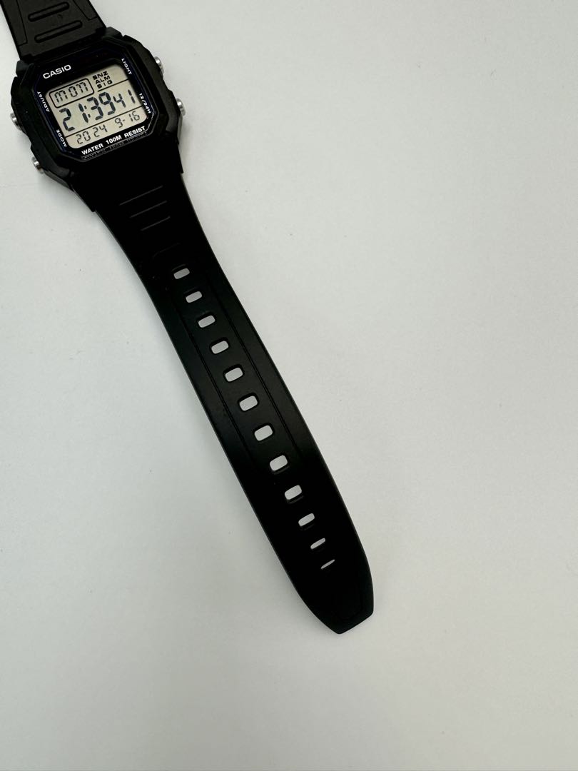 Casio W-800H 3224 Digital Quartz Unisex Adults Illuminator Wristwatch 100M Water Resistant