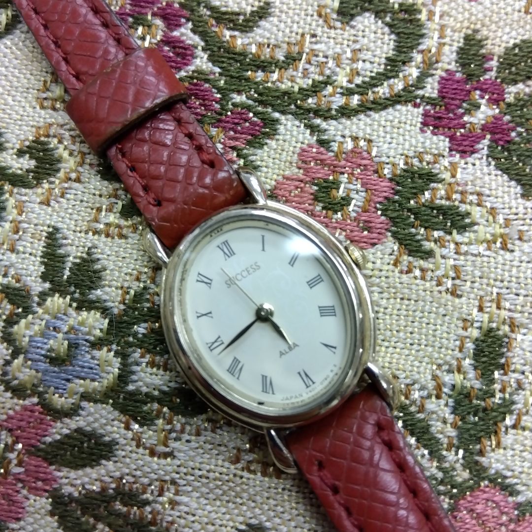 Seiko Alba V401-5190 Analog Quartz Women