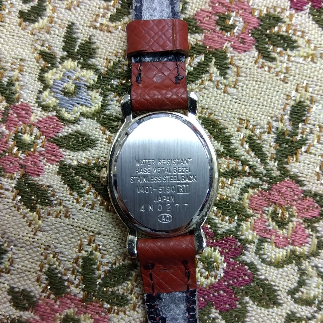 Seiko Alba V401-5190 Analog Quartz Women