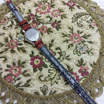 Seiko Alba V401-5190 Analog Quartz Women