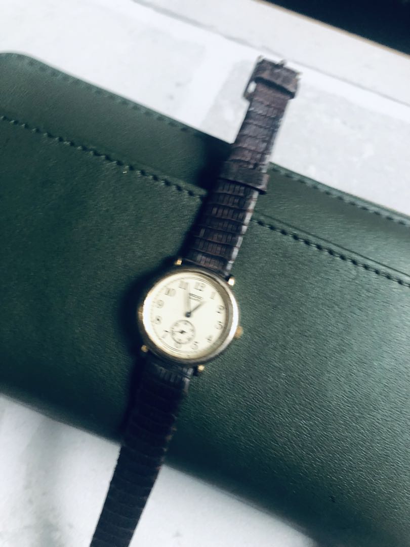 Seiko 2G38-0030 Analog Quartz Women
