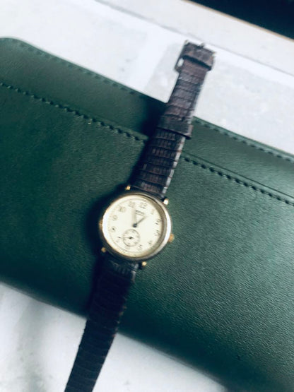 Seiko 2G38-0030 Analog Quartz Women