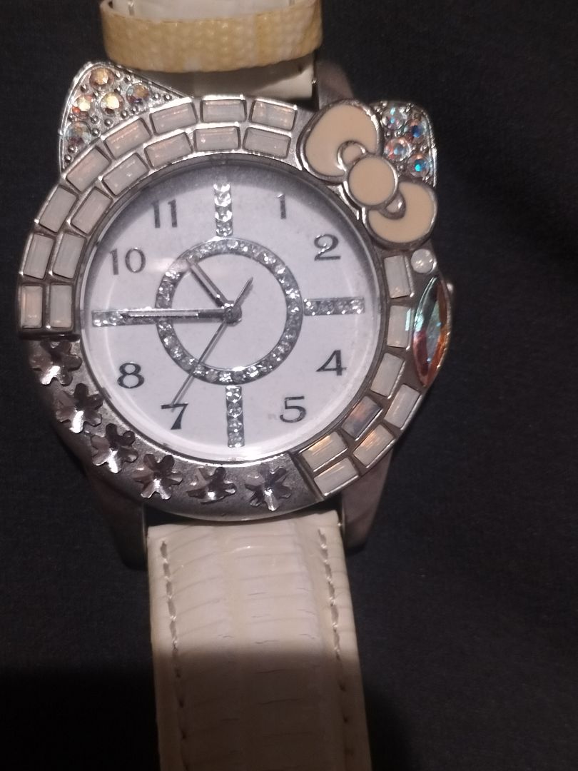Hello Kitty Analog Quartz Women