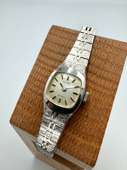 Citizen 23 Jewels 6700 Analog Mechanical (Manual) Women Vintage Women'S Wristwatch Silver Dial