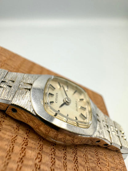Citizen 23 Jewels 6700 Analog Mechanical (Manual) Women Vintage Women'S Wristwatch Silver Dial