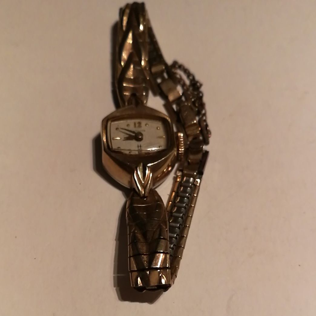 Hallmitton Analog Mechanical (Manual) Women