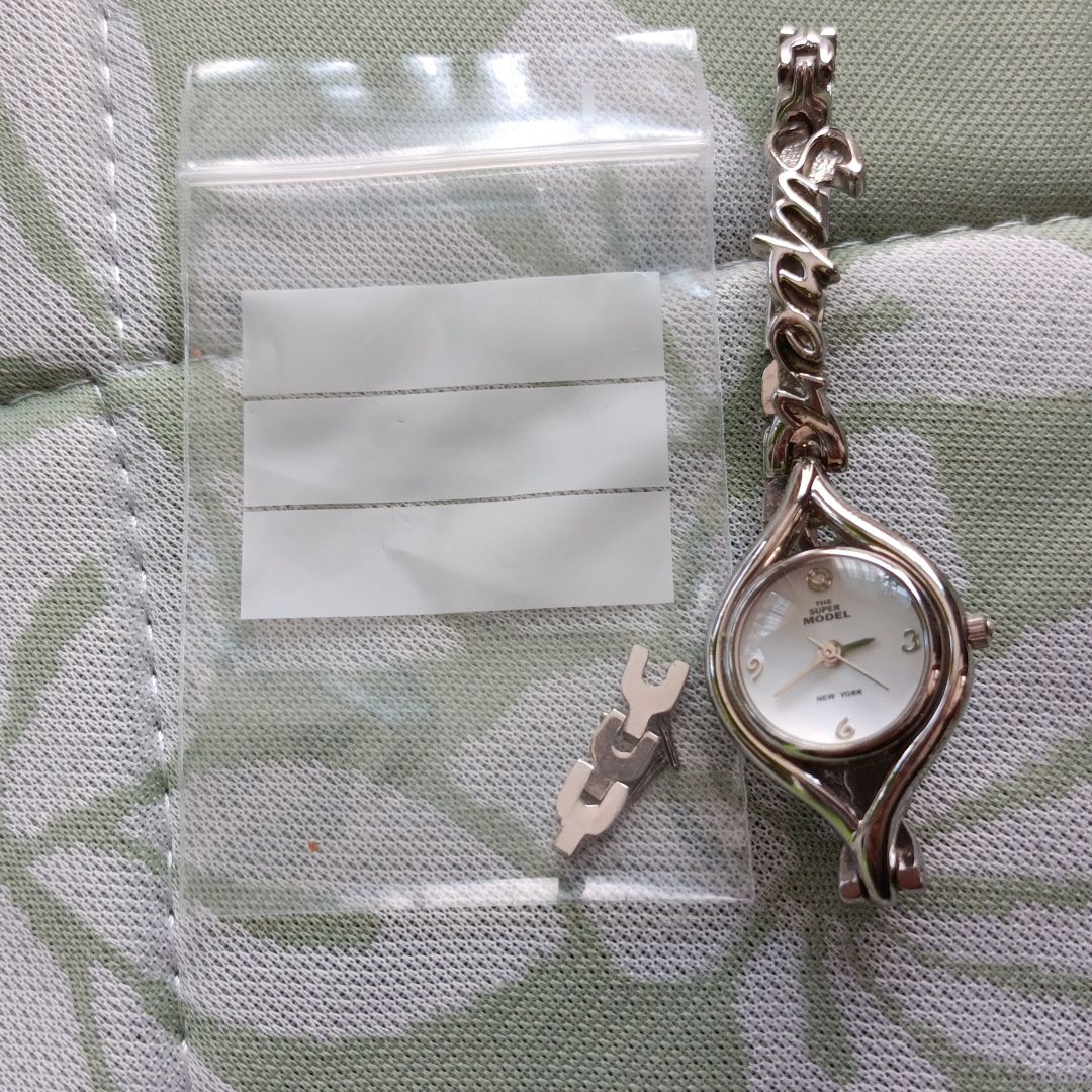 The Supermodel Analog Quartz Women