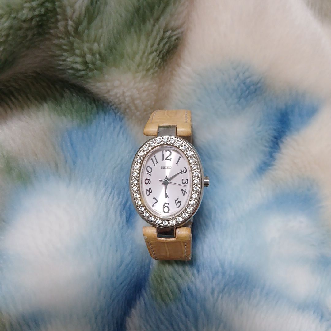 Seiko Lukia 1NO1-0FJ0 Analog Quartz Women